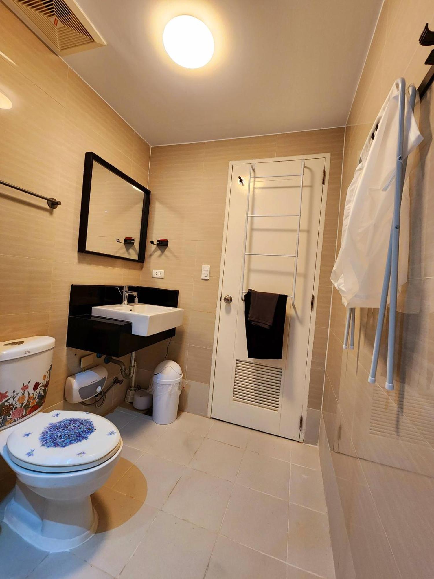 טאגיג Spacious Cozy Suite At The Venice Mall With Free Parking And Washing Machine (Adults Only) מראה חיצוני תמונה